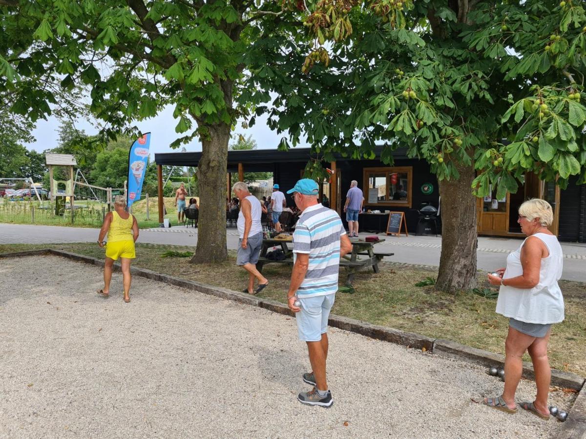 Chalet 536 Op Recreatiepark De Wielen Sint Maarten Exterior foto